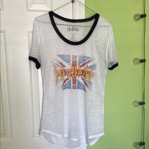 Def Leppard Women's Graphic Tee - White-size Medium